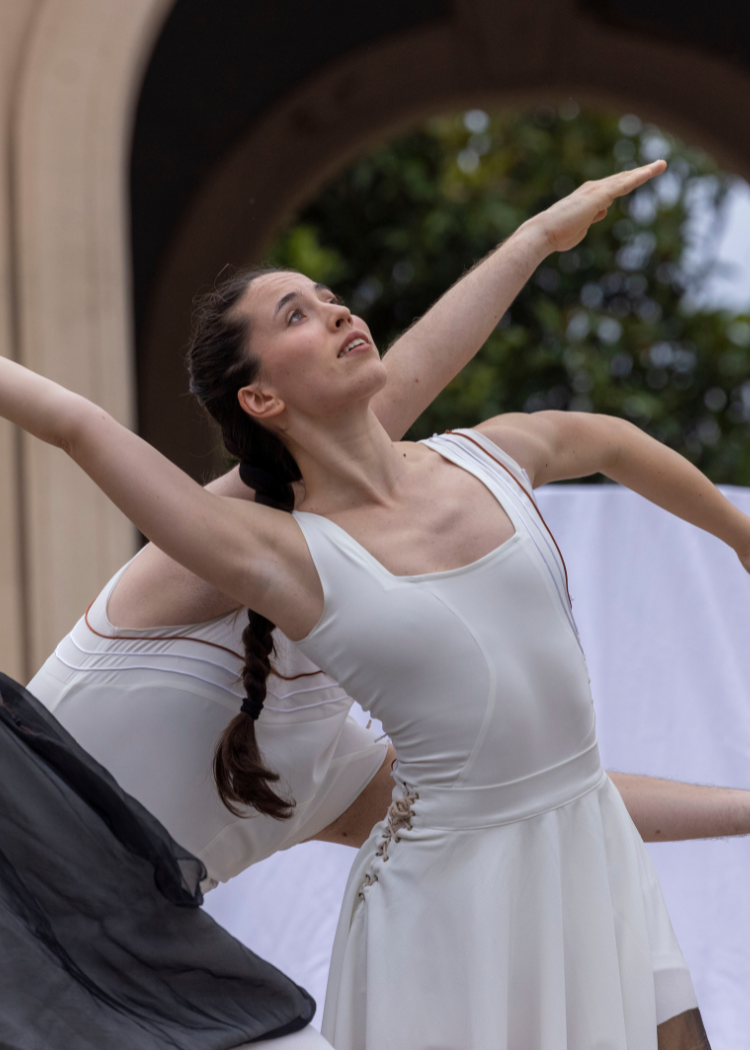 Erritutik eszenara, sorkuntza bizia: euskal dantzen paisaia garaikidea