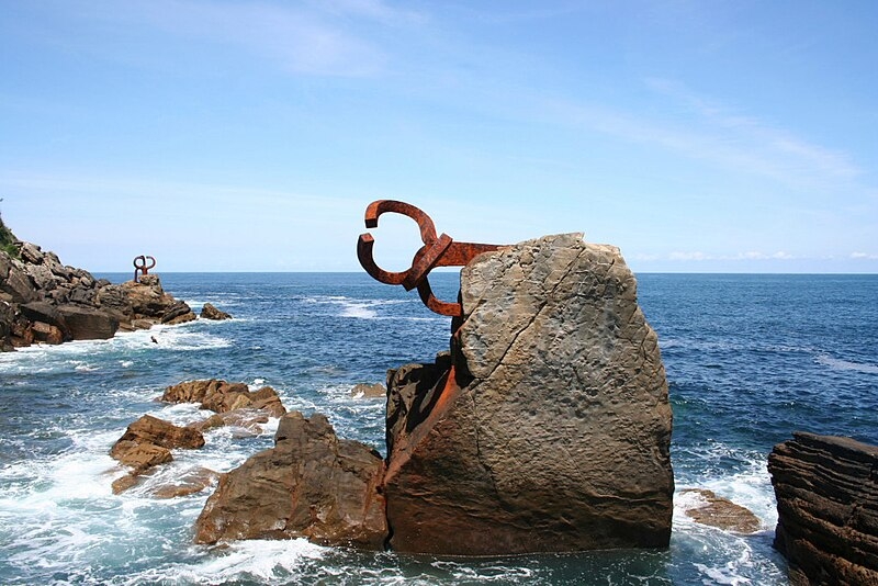 Del Peine del viento al bosque de Oma. Un paseo por la escultura pública en el País Vasco.