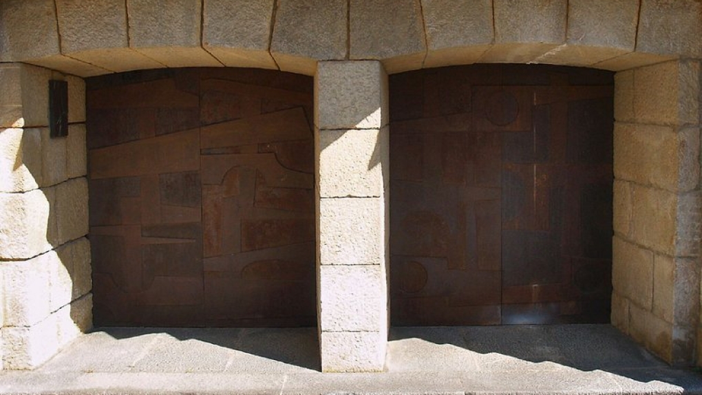 Doors of the Sanctuary of Arantzazu (Eduardo Chillida). Photo: arantzazu.org